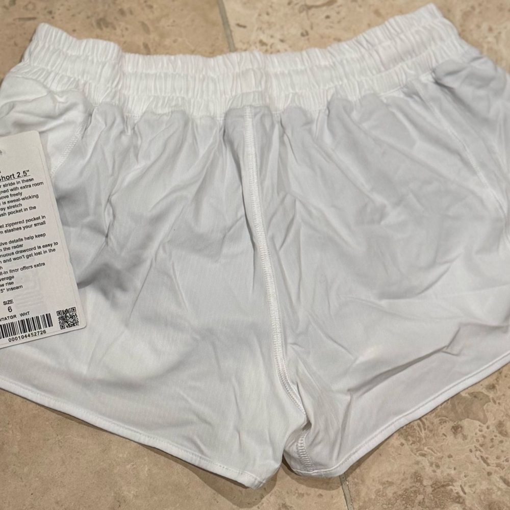 Lululemon Athletica White Hotty Hot 2.5”